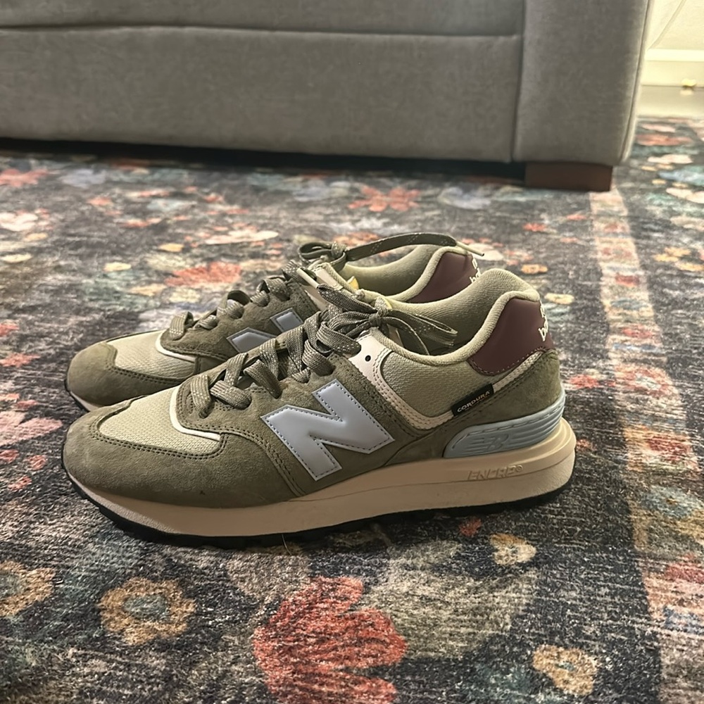 Men’s New Balance size 9